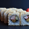 Макі рол сніжний краб в кунжуті ПанPizza Sushi